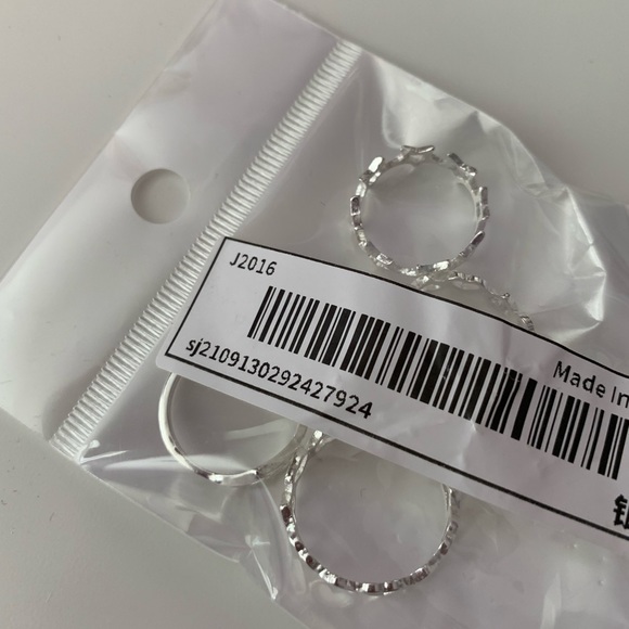 🍁 5/$20 NWT 4 Silver Rings. Hearts and Stars - Picture 3 of 3